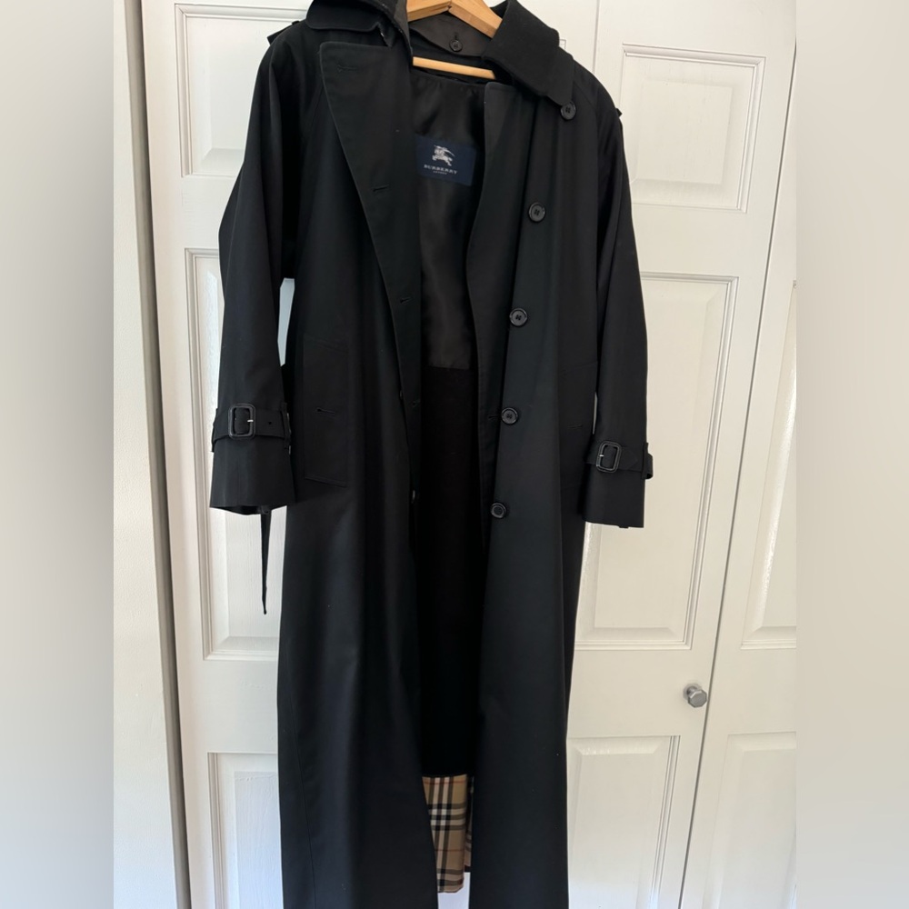 Authentic Burberry Raincoat with removable liner